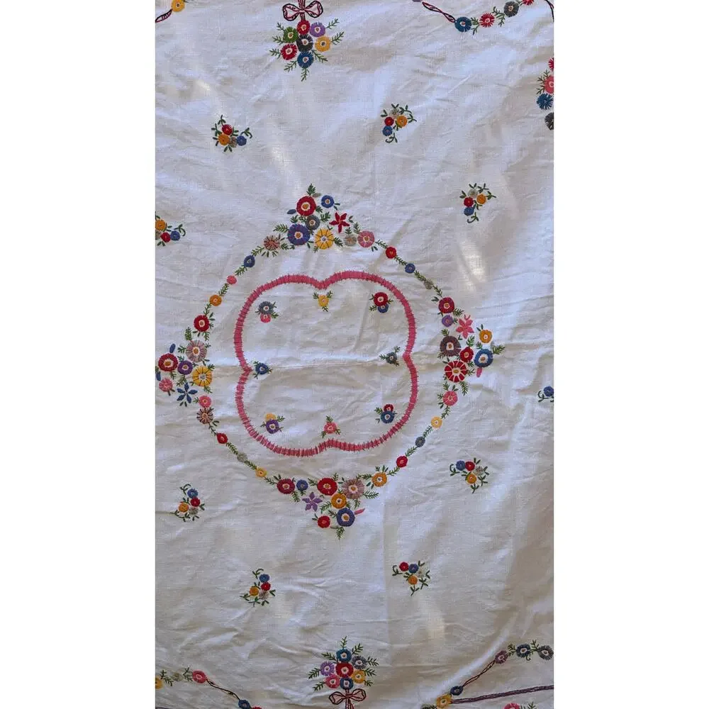 Vintage Hand Embroidered Linen Tablecloth 51